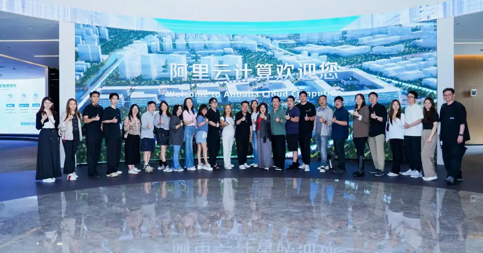 Ad-Linkage 第五屆杭州 AI 研習交流團學員在阿里雲參訪的合照